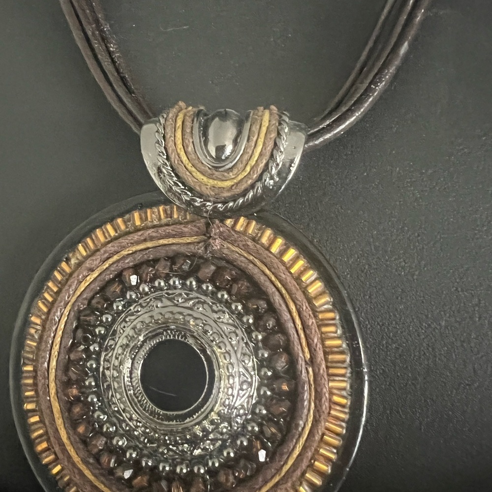Geometric statement necklace - Picture 3 of 5